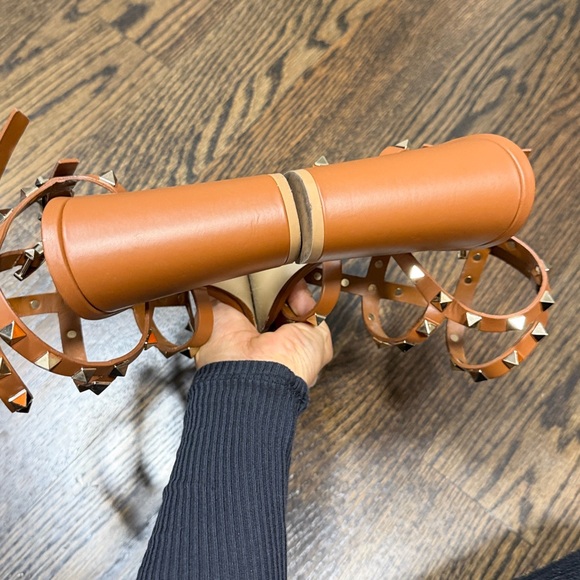 Valentino Garavani
Rockstud Caged Leather 90mm City High-Heel Sandals Size 37 - Picture 5 of 9